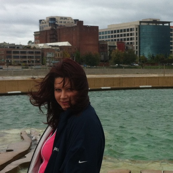 Meet your Posher, Linda - Picture 1 of 1